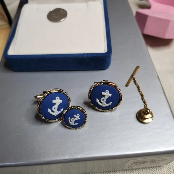 🌟🤩HOST PICK ⭐️🌟 WEDGWOOD set of CUFFLINKS and tie brooch pin - Picture 11 of 14